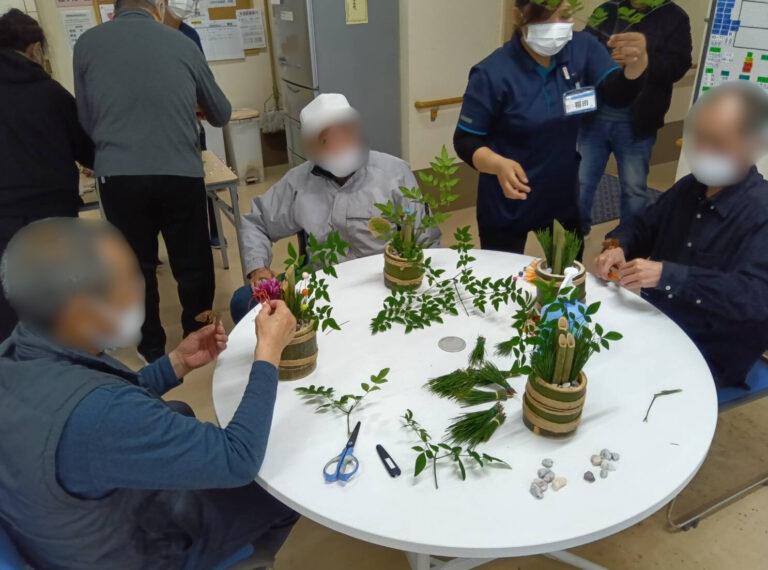 デイケア院内活動～ミニ門松作り～